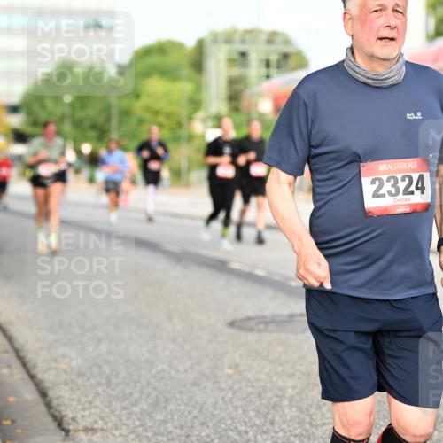 06.09.2026 - CURREX Alsterlauf Dr. Thomas Lammeyer http://msf.ph/oto/10139302 06.09.2026 10:06:14 Laufen 2324 meine-sportfotos.de