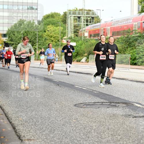 06.09.2026 - CURREX Alsterlauf Dr. Thomas Lammeyer http://msf.ph/oto/10139313 06.09.2026 10:06:16 Laufen 2057, 239, 4959, 3426, 4710 meine-sportfotos.de