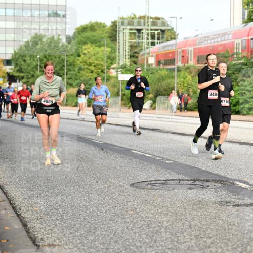 06.09.2026 - CURREX Alsterlauf Dr. Thomas Lammeyer http://msf.ph/oto/10139321 06.09.2026 10:06:16 Laufen 3426, 2057, 239, 4959, 4710 meine-sportfotos.de