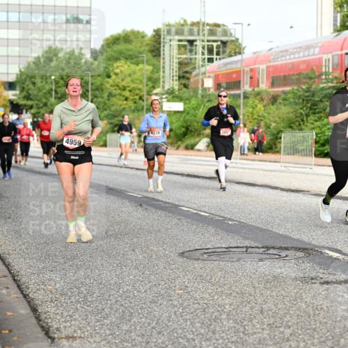 06.09.2026 - CURREX Alsterlauf Dr. Thomas Lammeyer http://msf.ph/oto/10139330 06.09.2026 10:06:17 Laufen 3426, 2057, 4239, 710, 4959 meine-sportfotos.de