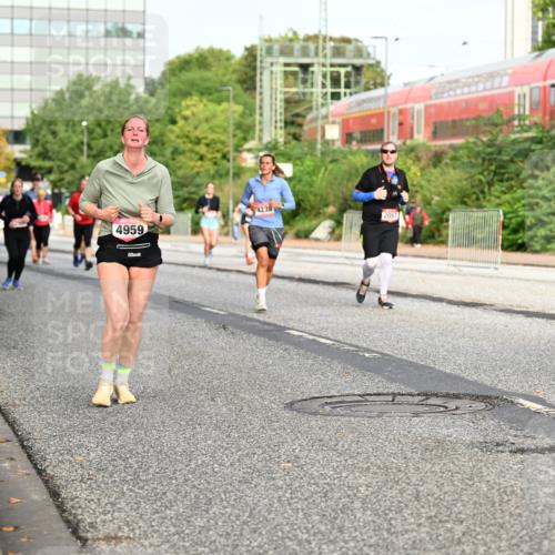 06.09.2026 - CURREX Alsterlauf Dr. Thomas Lammeyer http://msf.ph/oto/10139334 06.09.2026 10:06:18 Laufen 4239, 2057, 4959, 3426, 4710 meine-sportfotos.de