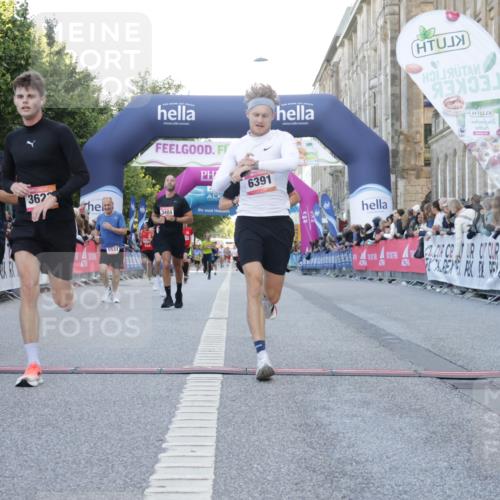 06.09.2026 - CURREX Alsterlauf Yannick Fuchs http://msf.ph/oto/10139391 06.09.2026 09:45:58 Ziel 2731, 2828, 3404, 3623, 3956, 4721, 4828, 5123, 5537, 6072, 6113, 6256, 6391, 8193 meine-sportfotos.de