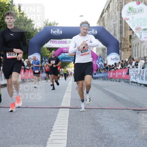 06.09.2026 - CURREX Alsterlauf Yannick Fuchs http://msf.ph/oto/10139403 06.09.2026 09:45:58 Ziel 2731, 2828, 3404, 3623, 3956, 4721, 4828, 5123, 5537, 6072, 6113, 6256, 6391, 8193 meine-sportfotos.de