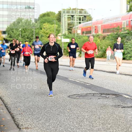 06.09.2026 - CURREX Alsterlauf Dr. Thomas Lammeyer http://msf.ph/oto/10139404 06.09.2026 10:06:24 Laufen 25, 2634, 32 meine-sportfotos.de
