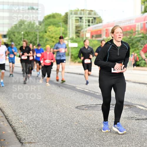 06.09.2026 - CURREX Alsterlauf Dr. Thomas Lammeyer http://msf.ph/oto/10139423 06.09.2026 10:06:26 Laufen 2634 meine-sportfotos.de