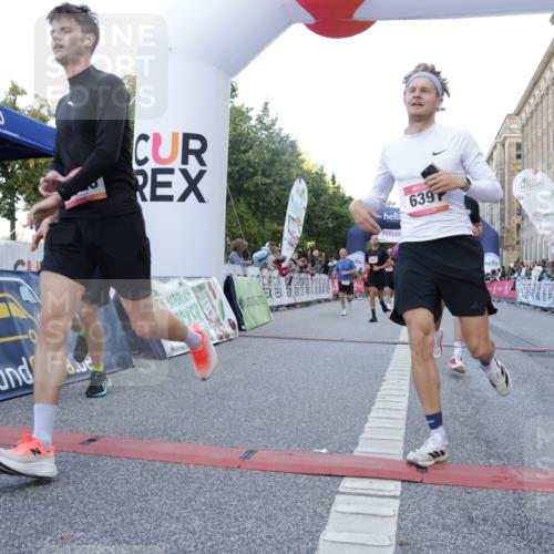06.09.2026 - CURREX Alsterlauf Yannick Fuchs http://msf.ph/oto/10139440 06.09.2026 09:45:59 Ziel 2731, 2828, 3404, 3623, 4721, 4828, 5537, 6072, 6256, 6391, 8193 meine-sportfotos.de