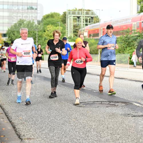06.09.2026 - CURREX Alsterlauf Dr. Thomas Lammeyer http://msf.ph/oto/10139453 06.09.2026 10:06:29 Laufen 2840, 4697, 4166, 4238, 16, 4077, 2566 meine-sportfotos.de
