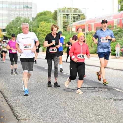 06.09.2026 - CURREX Alsterlauf Dr. Thomas Lammeyer http://msf.ph/oto/10139459 06.09.2026 10:06:29 Laufen 2840, 4697, 4166, 4238, 4816, 4077, 66 meine-sportfotos.de