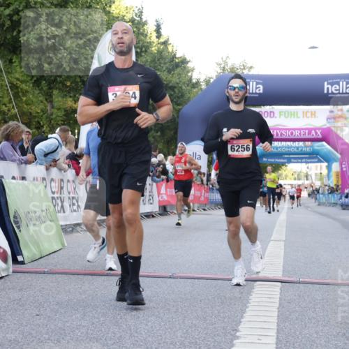 06.09.2026 - CURREX Alsterlauf Yannick Fuchs http://msf.ph/oto/10139516 06.09.2026 09:46:02 Ziel 2122, 2731, 2828, 3404, 3623, 4721, 5537, 5846, 6256, 6391, 8158 meine-sportfotos.de