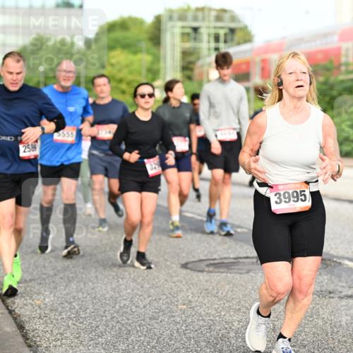 06.09.2026 - CURREX Alsterlauf Dr. Thomas Lammeyer http://msf.ph/oto/10139645 06.09.2026 10:06:48 Laufen 2589, 5558, 3995 meine-sportfotos.de