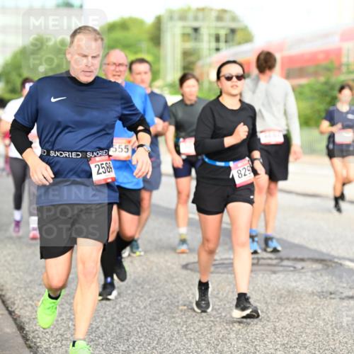 06.09.2026 - CURREX Alsterlauf Dr. Thomas Lammeyer http://msf.ph/oto/10139658 06.09.2026 10:06:49 Laufen 2589, 555, 829 meine-sportfotos.de