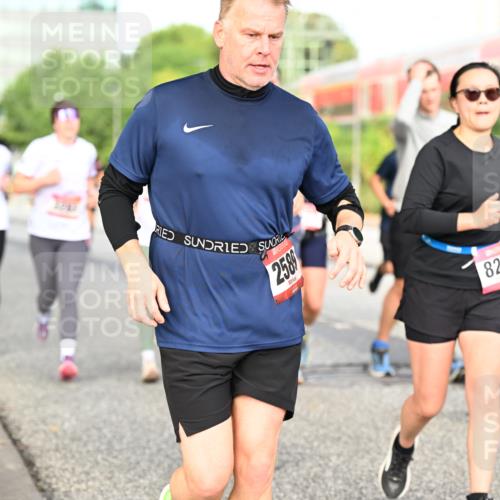 06.09.2026 - CURREX Alsterlauf Dr. Thomas Lammeyer http://msf.ph/oto/10139667 06.09.2026 10:06:50 Laufen 2589, 829 meine-sportfotos.de