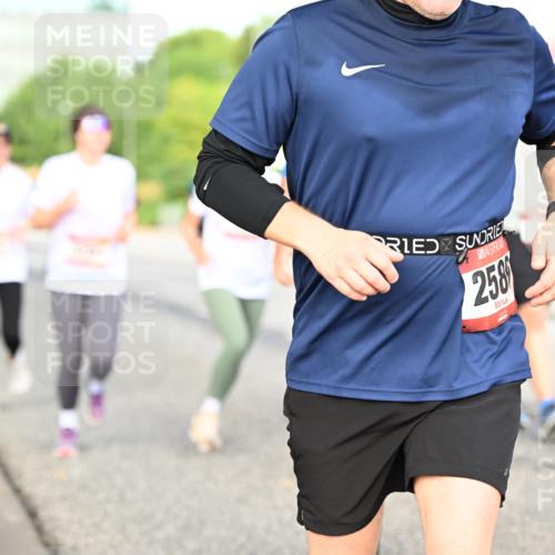 06.09.2026 - CURREX Alsterlauf Dr. Thomas Lammeyer http://msf.ph/oto/10139672 06.09.2026 10:06:50 Laufen 258 meine-sportfotos.de