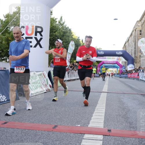 06.09.2026 - CURREX Alsterlauf Yannick Fuchs http://msf.ph/oto/10139703 06.09.2026 09:46:06 Ziel 2122, 2731, 2828, 3404, 3623, 5537, 5846, 6014, 6256, 6391, 8158, 8210 meine-sportfotos.de