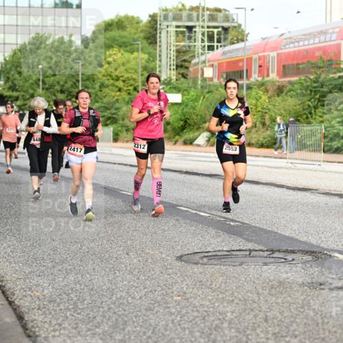 06.09.2026 - CURREX Alsterlauf Dr. Thomas Lammeyer http://msf.ph/oto/10139722 06.09.2026 10:06:55 Laufen 3360, 3373, 648, 2417, 2312, 2552, 4066, 4775 meine-sportfotos.de