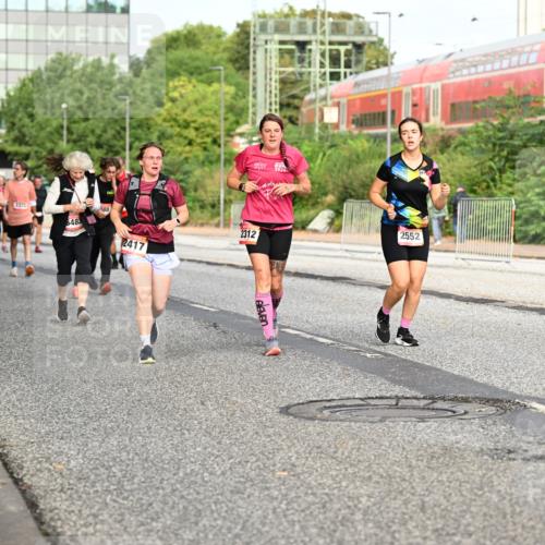 06.09.2026 - CURREX Alsterlauf Dr. Thomas Lammeyer http://msf.ph/oto/10139728 06.09.2026 10:06:55 Laufen 3360, 1373, 2417, 2312, 2552, 4066, 5483, 88 meine-sportfotos.de