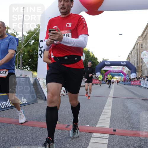06.09.2026 - CURREX Alsterlauf Yannick Fuchs http://msf.ph/oto/10139744 06.09.2026 09:46:07 Ziel 2122, 2828, 3404, 5537, 5846, 6014, 6256, 8158, 8210 meine-sportfotos.de