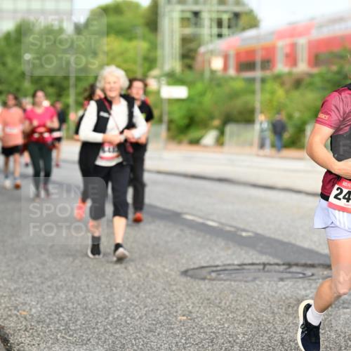 06.09.2026 - CURREX Alsterlauf Dr. Thomas Lammeyer http://msf.ph/oto/10139757 06.09.2026 10:06:58 Laufen 2417 meine-sportfotos.de