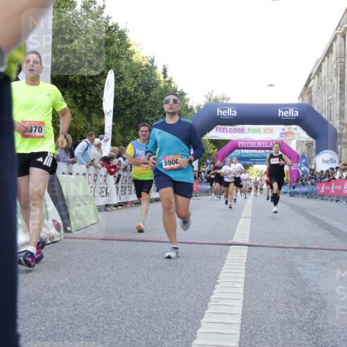 06.09.2026 - CURREX Alsterlauf Yannick Fuchs http://msf.ph/oto/10139920 06.09.2026 09:46:13 Ziel 2122, 2703, 4824, 4970, 5846, 5906, 6014, 6406, 8158, 8210, 8266 meine-sportfotos.de