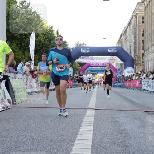 06.09.2026 - CURREX Alsterlauf Yannick Fuchs http://msf.ph/oto/10139928 06.09.2026 09:46:13 Ziel 2122, 2703, 4824, 4970, 5846, 5906, 6014, 6406, 8158, 8210, 8266 meine-sportfotos.de
