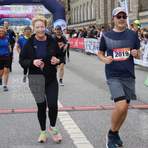 06.09.2026 - CURREX Alsterlauf Strokosch-Dieckow http://msf.ph/oto/10140064 06.09.2026 10:16:15 Ziel 2019, 2098, 2614, 2810, 2881, 2884, 3189, 3539, 3867, 4056, 4069, 4396, 4455, 5425, 5559, 5564, 5787, 5825, 5945 meine-sportfotos.de