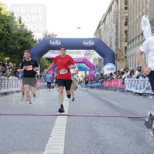 06.09.2026 - CURREX Alsterlauf Yannick Fuchs http://msf.ph/oto/10140230 06.09.2026 09:46:18 Ziel 2342, 2703, 4287, 4537, 4824, 4970, 5419, 5515, 5906, 6014, 6406, 8210, 8266 meine-sportfotos.de