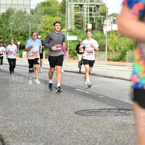 06.09.2026 - CURREX Alsterlauf Dr. Thomas Lammeyer http://msf.ph/oto/10140298 06.09.2026 10:08:04 Laufen 019, 3557, 5292, 4409, 22 meine-sportfotos.de