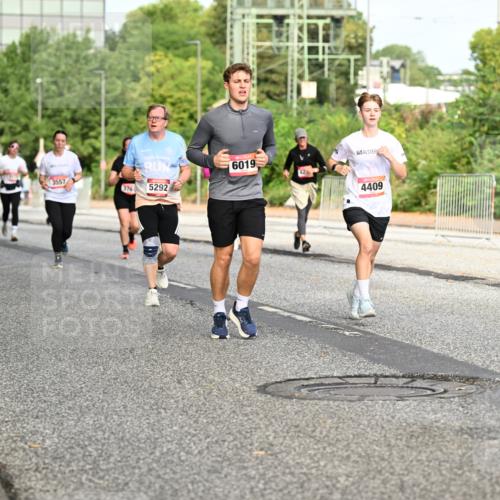 06.09.2026 - CURREX Alsterlauf Dr. Thomas Lammeyer http://msf.ph/oto/10140307 06.09.2026 10:08:05 Laufen 3557, 376, 5292, 6019, 4409 meine-sportfotos.de