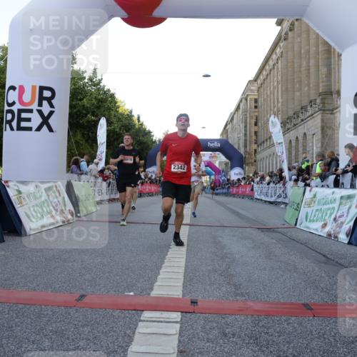 06.09.2026 - CURREX Alsterlauf Yannick Fuchs http://msf.ph/oto/10140308 06.09.2026 09:46:19 Ziel 2342, 2703, 4287, 4537, 4824, 4970, 5419, 5515, 5906, 6406, 8266 meine-sportfotos.de