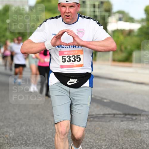 06.09.2026 - CURREX Alsterlauf Dr. Thomas Lammeyer http://msf.ph/oto/10140428 06.09.2026 10:08:17 Laufen 5335 meine-sportfotos.de