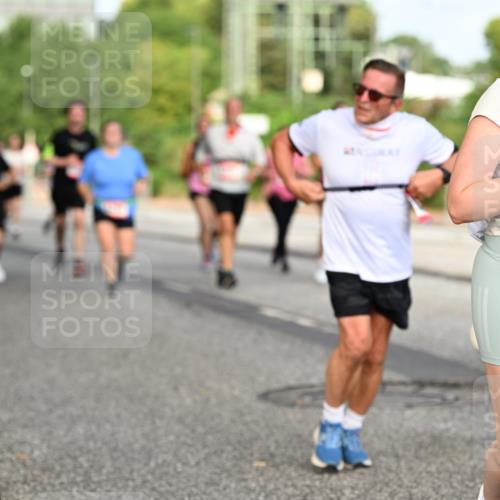 06.09.2026 - CURREX Alsterlauf Dr. Thomas Lammeyer http://msf.ph/oto/10140460 06.09.2026 10:08:22 Laufen 4421 meine-sportfotos.de