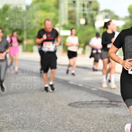 06.09.2026 - CURREX Alsterlauf Dr. Thomas Lammeyer http://msf.ph/oto/10140520 06.09.2026 10:08:29 Laufen 2493 meine-sportfotos.de