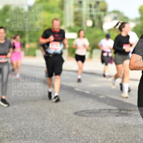 06.09.2026 - CURREX Alsterlauf Dr. Thomas Lammeyer http://msf.ph/oto/10140521 06.09.2026 10:08:29 Laufen 2493 meine-sportfotos.de