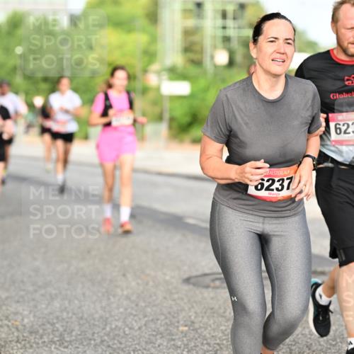 06.09.2026 - CURREX Alsterlauf Dr. Thomas Lammeyer http://msf.ph/oto/10140547 06.09.2026 10:08:32 Laufen 6237, 6235 meine-sportfotos.de