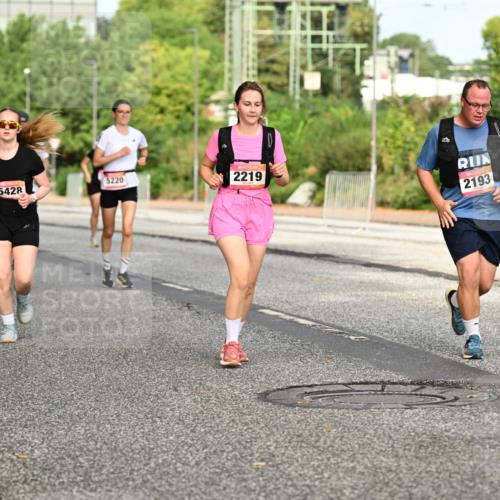 06.09.2026 - CURREX Alsterlauf Dr. Thomas Lammeyer http://msf.ph/oto/10140554 06.09.2026 10:08:33 Laufen 5220, 2219, 5428, 024, 2193 meine-sportfotos.de