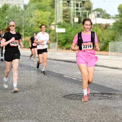 06.09.2026 - CURREX Alsterlauf Dr. Thomas Lammeyer http://msf.ph/oto/10140565 06.09.2026 10:08:34 Laufen 5428, 5220, 2219, 024 meine-sportfotos.de