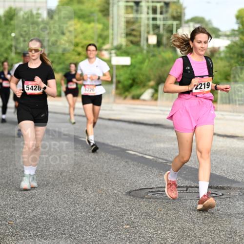06.09.2026 - CURREX Alsterlauf Dr. Thomas Lammeyer http://msf.ph/oto/10140568 06.09.2026 10:08:34 Laufen 5428, 3220, 2219 meine-sportfotos.de