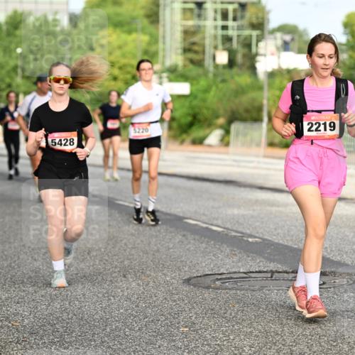 06.09.2026 - CURREX Alsterlauf Dr. Thomas Lammeyer http://msf.ph/oto/10140571 06.09.2026 10:08:35 Laufen 5428, 2219 meine-sportfotos.de