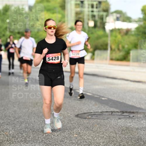 06.09.2026 - CURREX Alsterlauf Dr. Thomas Lammeyer http://msf.ph/oto/10140579 06.09.2026 10:08:36 Laufen 5428 meine-sportfotos.de