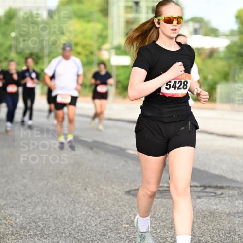 06.09.2026 - CURREX Alsterlauf Dr. Thomas Lammeyer http://msf.ph/oto/10140587 06.09.2026 10:08:36 Laufen 5428 meine-sportfotos.de