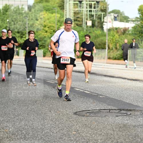 06.09.2026 - CURREX Alsterlauf Dr. Thomas Lammeyer http://msf.ph/oto/10140603 06.09.2026 10:08:38 Laufen 2822, 5809, 50, 2942, 5943 meine-sportfotos.de