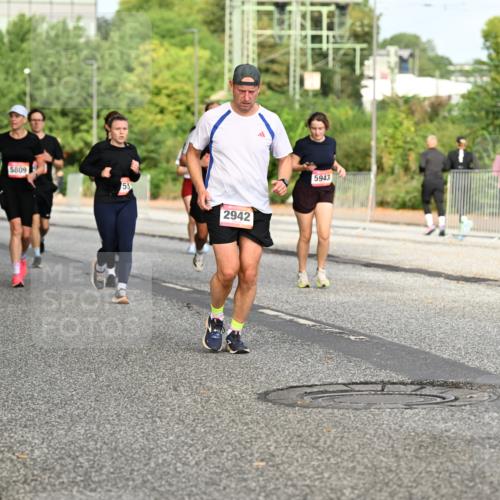 06.09.2026 - CURREX Alsterlauf Dr. Thomas Lammeyer http://msf.ph/oto/10140604 06.09.2026 10:08:38 Laufen 2822, 5010, 5809, 53, 2942, 5943 meine-sportfotos.de