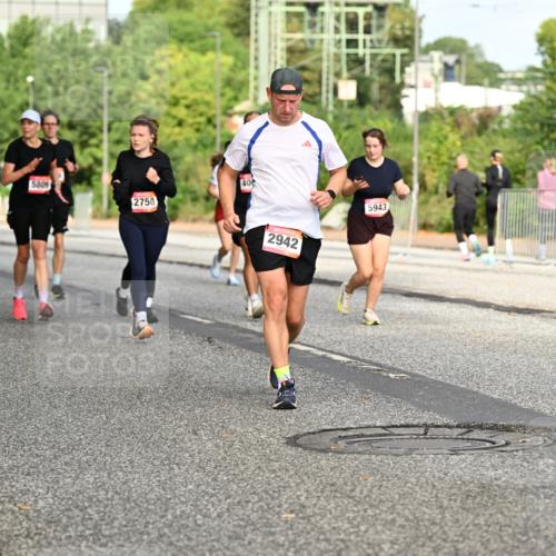 06.09.2026 - CURREX Alsterlauf Dr. Thomas Lammeyer http://msf.ph/oto/10140607 06.09.2026 10:08:39 Laufen 2822, 5809, 2750, 40, 2942, 5943 meine-sportfotos.de