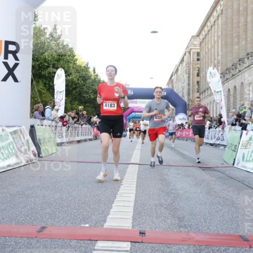 06.09.2026 - CURREX Alsterlauf Yannick Fuchs http://msf.ph/oto/10140626 06.09.2026 09:46:27 Ziel 2342, 2563, 2683, 2752, 3132, 3182, 4183, 4287, 4537, 4619, 5419, 5515, 6224 meine-sportfotos.de