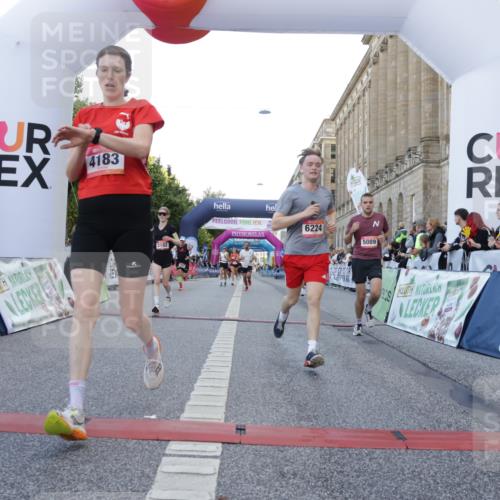 06.09.2026 - CURREX Alsterlauf Yannick Fuchs http://msf.ph/oto/10140681 06.09.2026 09:46:28 Ziel 2563, 2683, 2752, 3132, 3182, 4183, 4287, 4537, 4619, 5419, 6109, 6224 meine-sportfotos.de