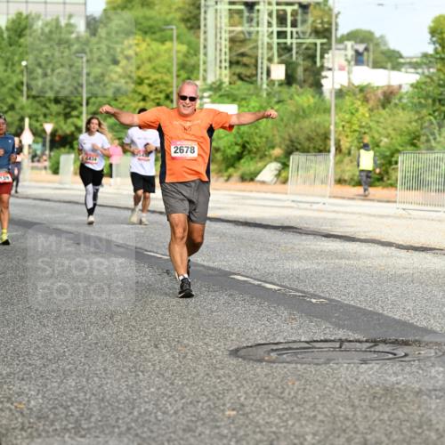 06.09.2026 - CURREX Alsterlauf Dr. Thomas Lammeyer http://msf.ph/oto/10140699 06.09.2026 10:08:49 Laufen 285, 39, 434, 2678 meine-sportfotos.de