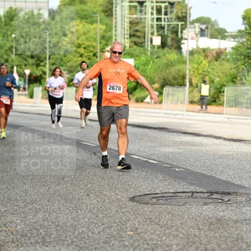 06.09.2026 - CURREX Alsterlauf Dr. Thomas Lammeyer http://msf.ph/oto/10140701 06.09.2026 10:08:49 Laufen 2285, 39, 10, 2678 meine-sportfotos.de