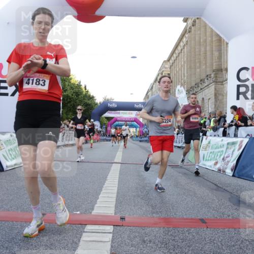 06.09.2026 - CURREX Alsterlauf Yannick Fuchs http://msf.ph/oto/10140730 06.09.2026 09:46:28 Ziel 2563, 2683, 2752, 3132, 3182, 4183, 4287, 4537, 4619, 5419, 6109, 6224 meine-sportfotos.de