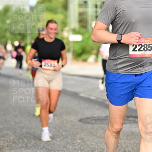 06.09.2026 - CURREX Alsterlauf Dr. Thomas Lammeyer http://msf.ph/oto/10140737 06.09.2026 10:08:54 Laufen 2582, 2285 meine-sportfotos.de