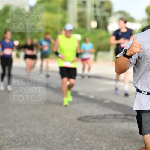 06.09.2026 - CURREX Alsterlauf Dr. Thomas Lammeyer http://msf.ph/oto/10140856 06.09.2026 10:09:07 Laufen 1, 4976, 3 meine-sportfotos.de
